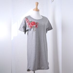 Potters pot | Grey t shirt dress with beautiful embroidered rose flowers